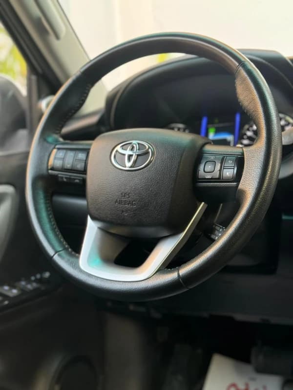 Toyota Fortuner 2021 Big motor 4000 White Automatic — Used