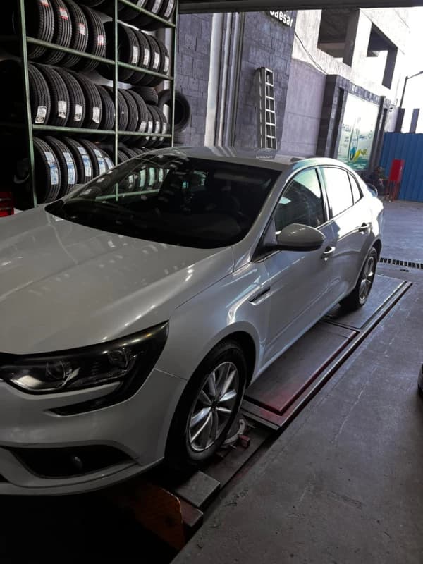 Renault Megane 2020 سيجنتشر  wo/wp أبيض أوتوماتيك — مستعملة