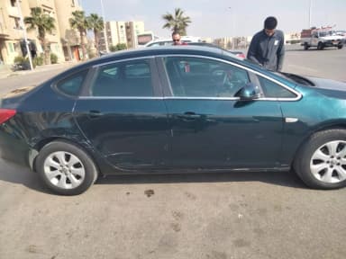 Opel Astra 2017 توب لاين أسود أوتوماتيك — مستعملة - 2