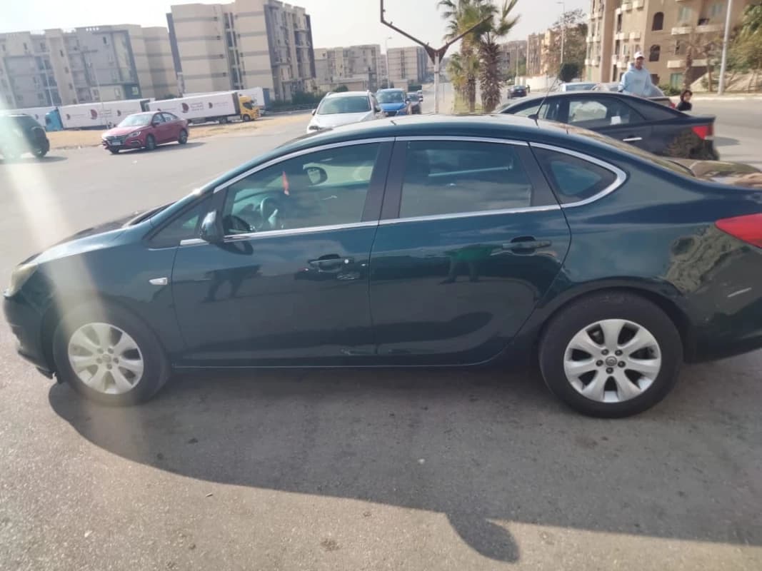 Opel Astra 2017 توب لاين أسود أوتوماتيك — مستعملة