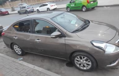 Nissan Sunny 2022 سوبر صالون بني أوتوماتيك — مستعملة - 2