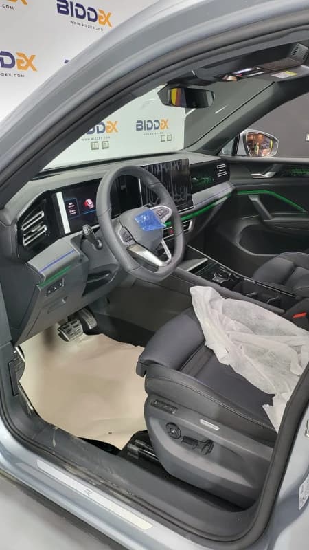 Volkswagen Tiguan 2025 ار لاين فضي أوتوماتيك — جديدة