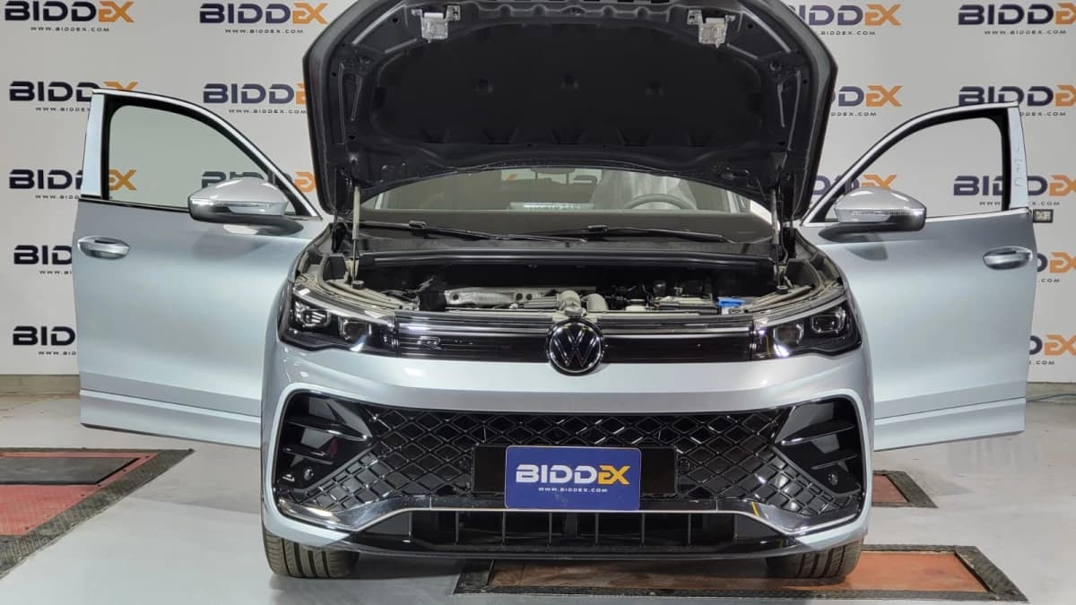 Volkswagen Tiguan 2025 ار لاين فضي أوتوماتيك — جديدة