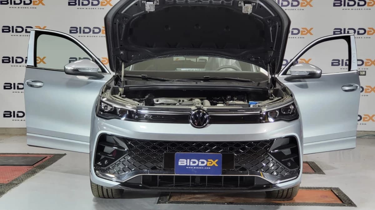 Volkswagen Tiguan 2024 ار لاين فضي أوتوماتيك — جديدة