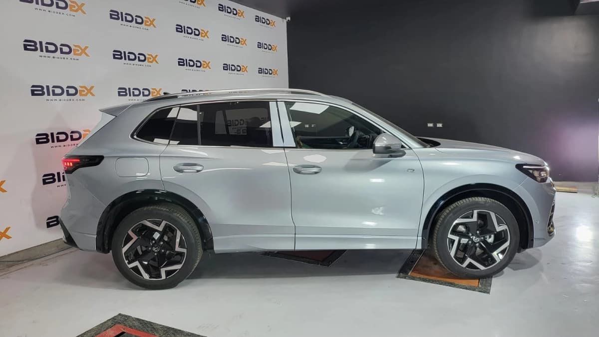 Volkswagen Tiguan 2024 ار لاين فضي أوتوماتيك — جديدة