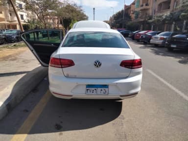 Volkswagen Passat 2018 تريند أبيض أوتوماتيك — مستعملة - 2