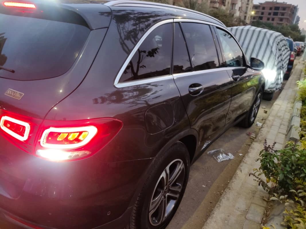 Mercedes-Benz GLC 200 2021 ايه ام جي رمادي أوتوماتيك — مستعملة