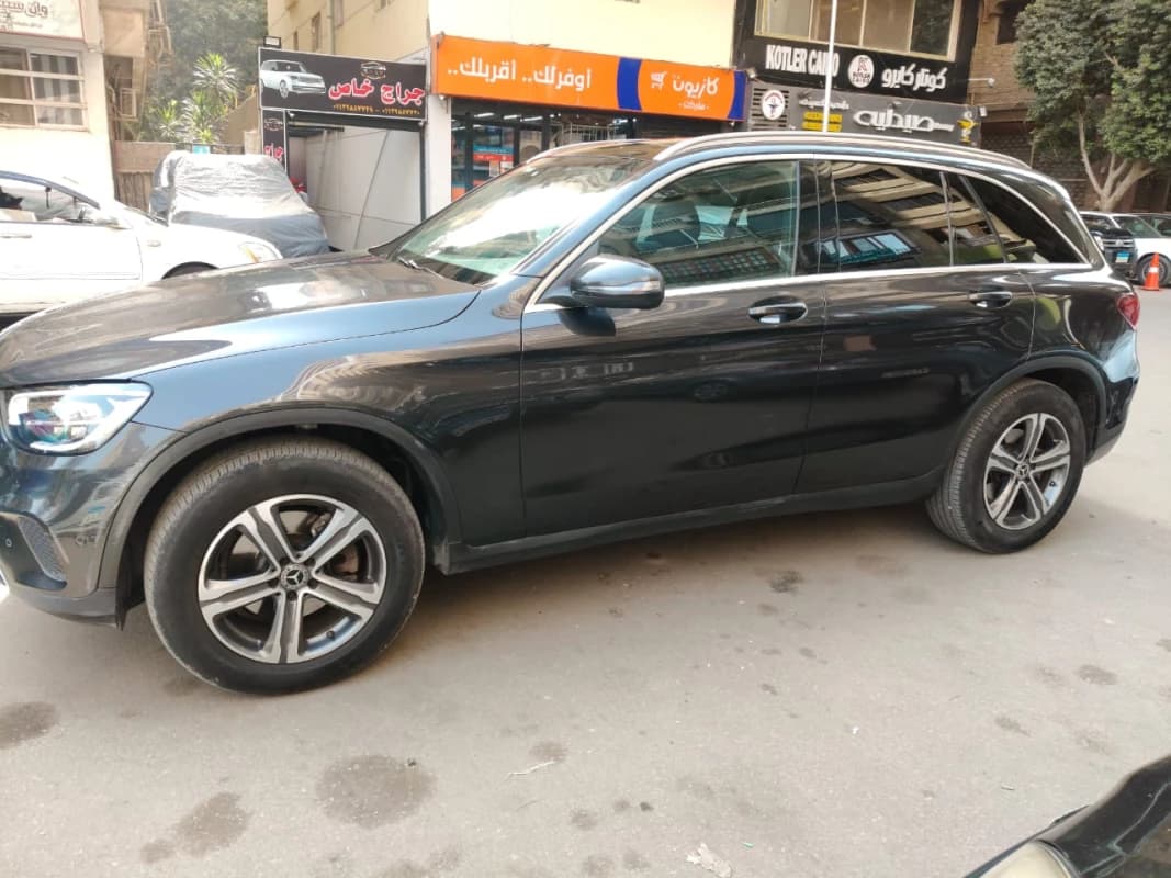 Mercedes-Benz GLC 200 2021 ايه ام جي رمادي أوتوماتيك — مستعملة
