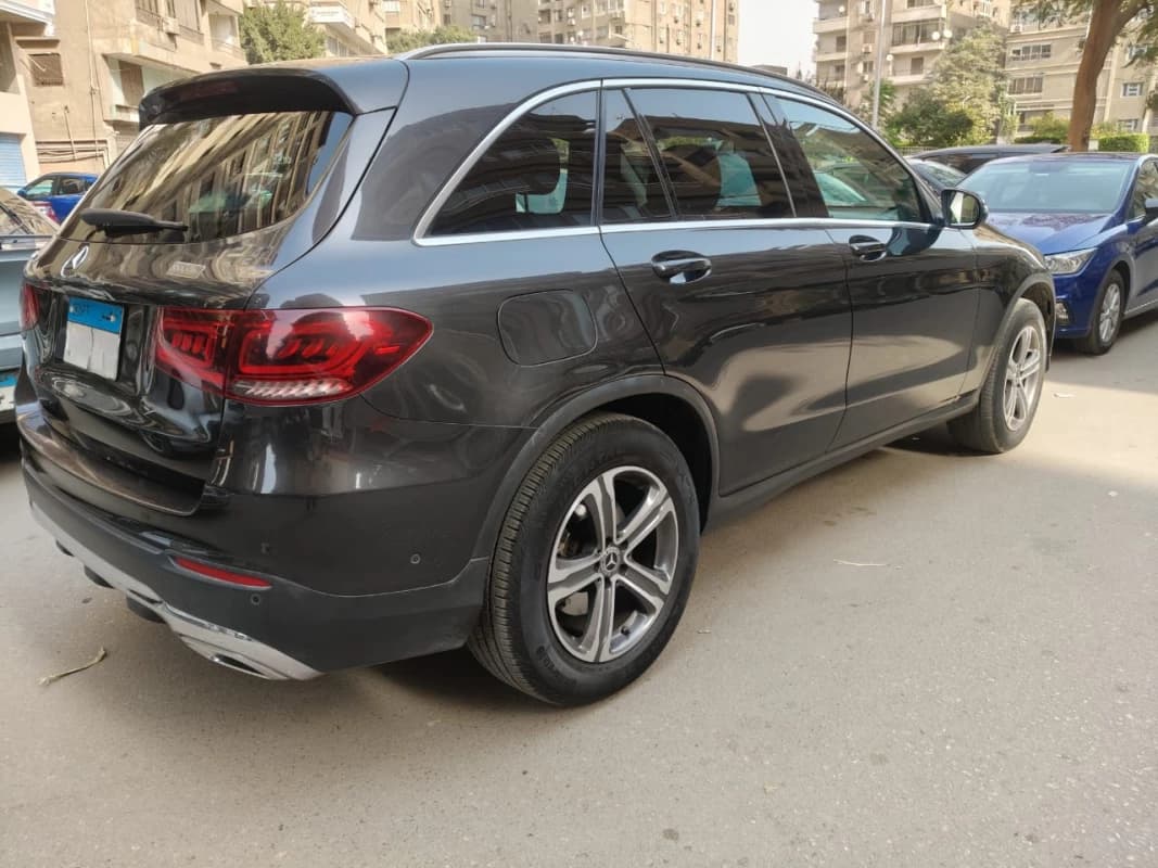 Mercedes-Benz GLC 200 2021 ايه ام جي رمادي أوتوماتيك — مستعملة