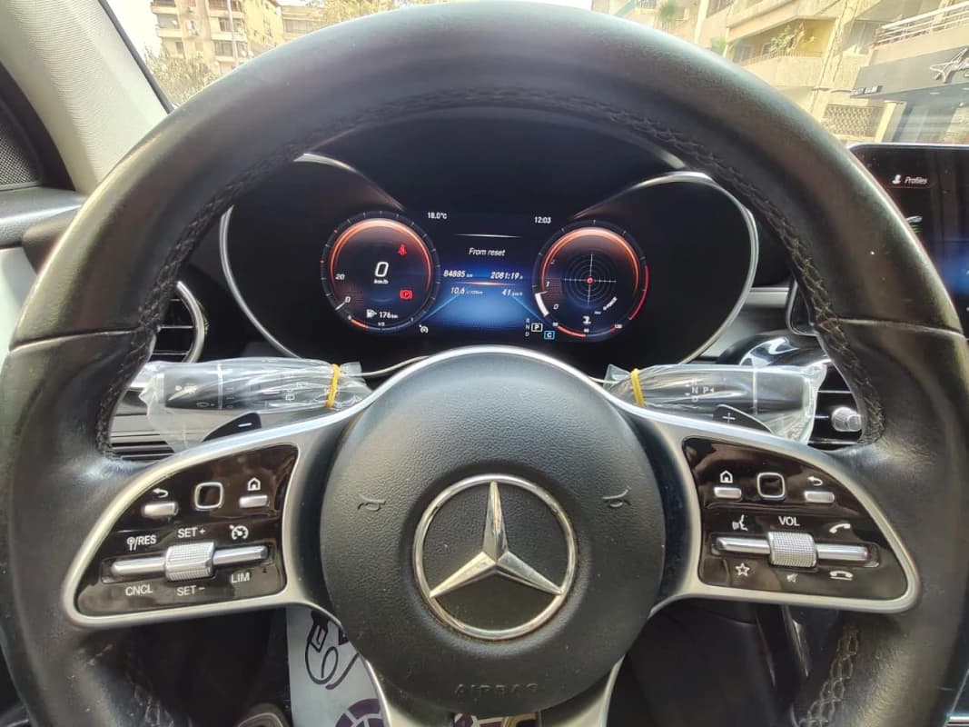 Mercedes-Benz GLC 200 2021 ايه ام جي رمادي أوتوماتيك — مستعملة