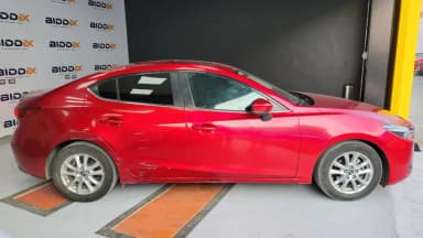Mazda 3 2019 هاي لاين أحمر أوتوماتيك — مستعملة - 3