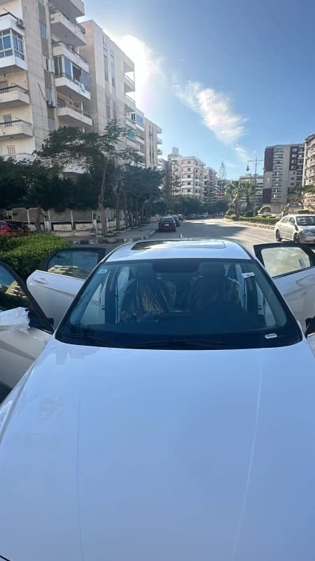 Hyundai Elantra CN7 2025 بلاك ديموند أبيض أوتوماتيك — مستعملة