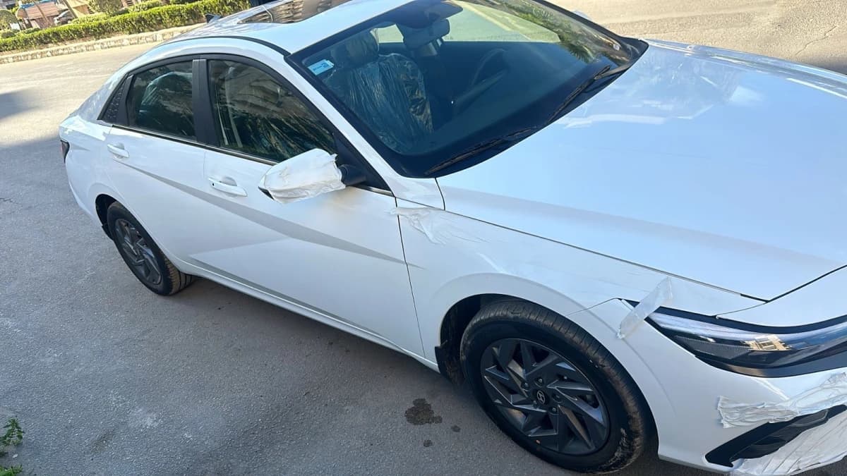 Hyundai Elantra CN7 2025 بلاك ديموند أبيض أوتوماتيك — مستعملة