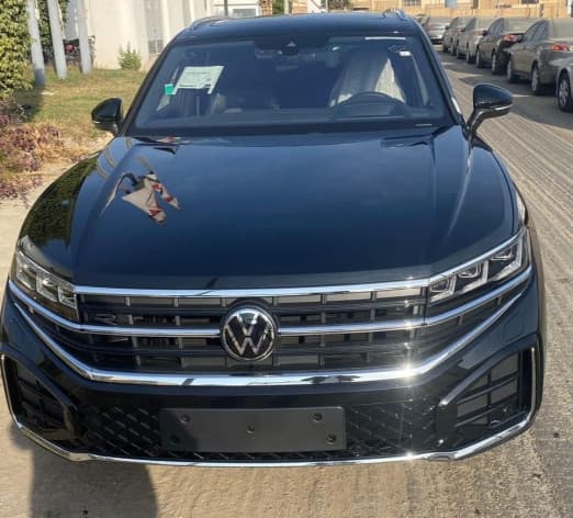 Volkswagen Touareg 2024 ار لاين أسود أوتوماتيك — جديدة - 1