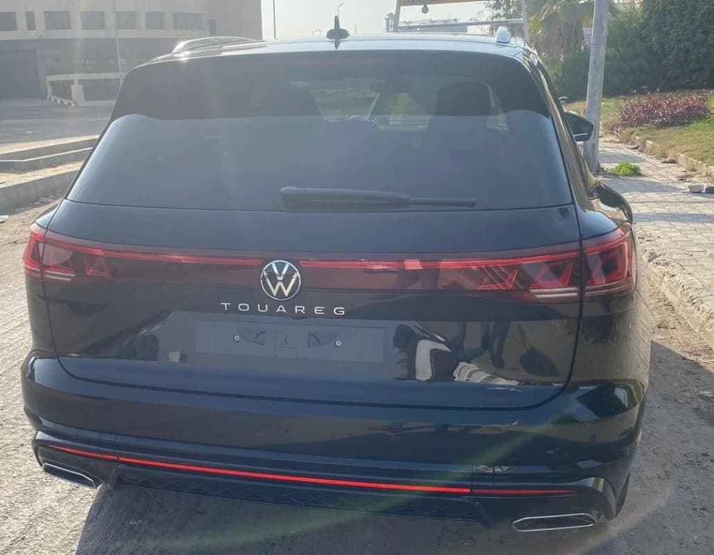 Volkswagen Touareg 2024 ار لاين أسود أوتوماتيك — جديدة