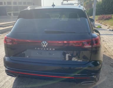 Volkswagen Touareg 2024 ار لاين أسود أوتوماتيك — جديدة - 2