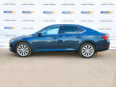 Skoda Superb 2024 امبيشن أزرق أوتوماتيك — مستعملة - 3