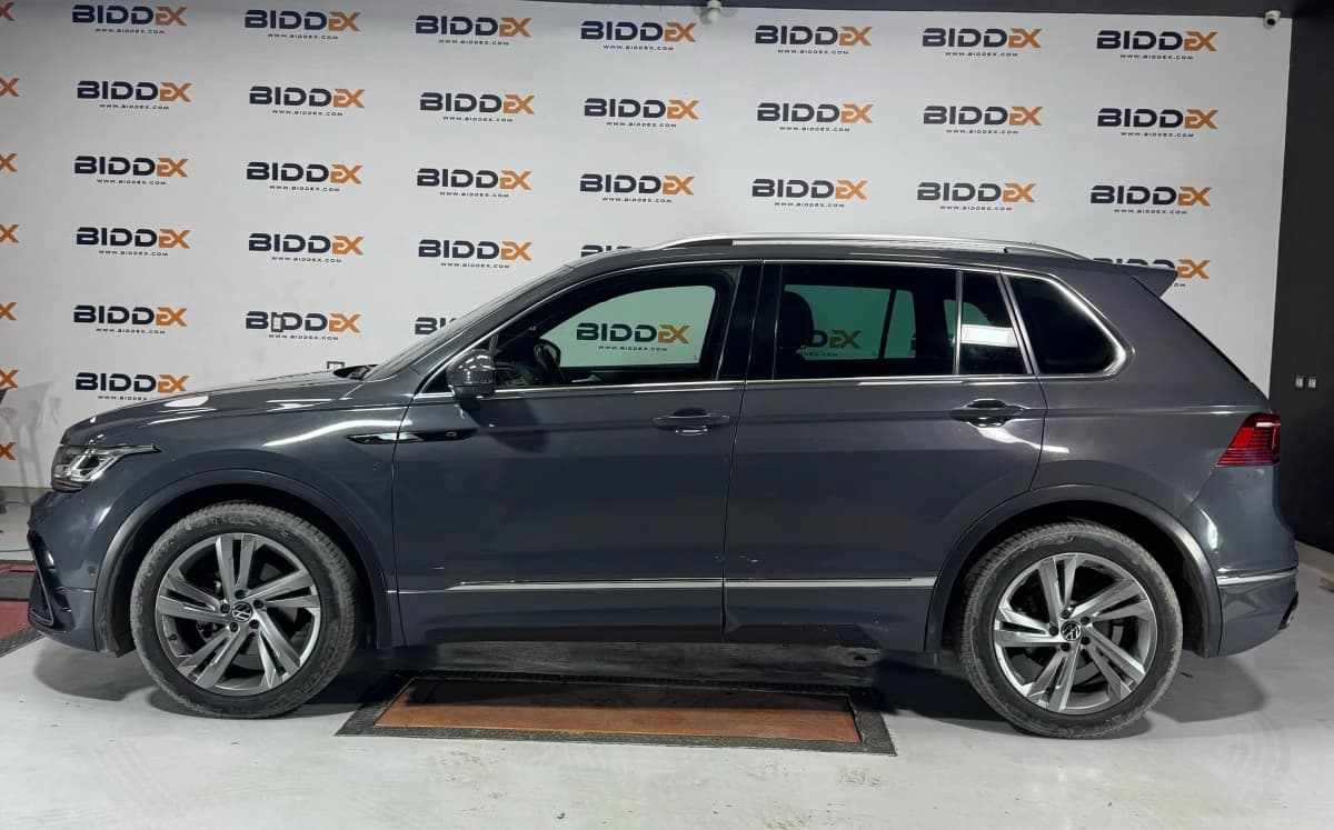 Volkswagen Tiguan 2021 ار لاين رمادي أوتوماتيك — مستعملة
