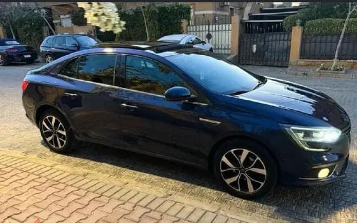 Renault Megane 2020 توب لاين  أسود أوتوماتيك — مستعملة