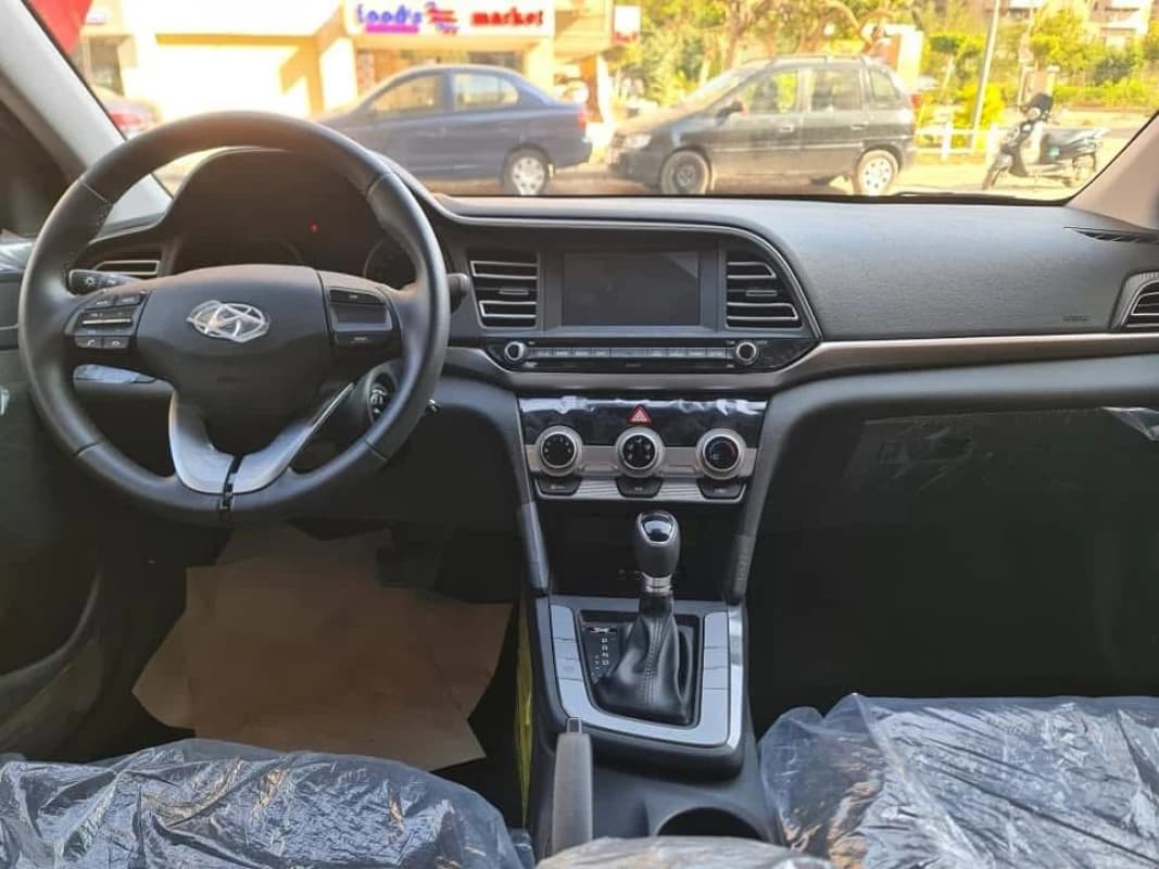 Hyundai Elantra AD 2025 سمارت أبيض أوتوماتيك — جديدة