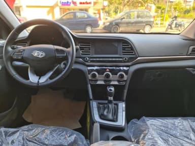 Hyundai Elantra AD 2025 سمارت أبيض أوتوماتيك — جديدة - 3