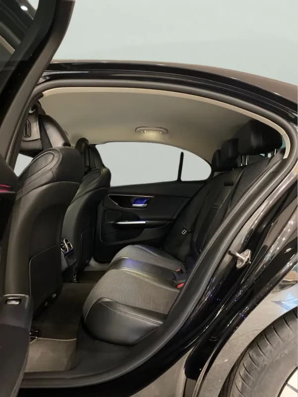 مرسيدس بنز C180 2022 ايه ام جي أسود أوتوماتيك — مستعملة