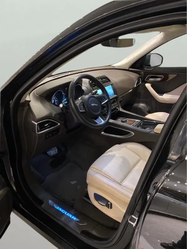 جاكوار اف باس 2020