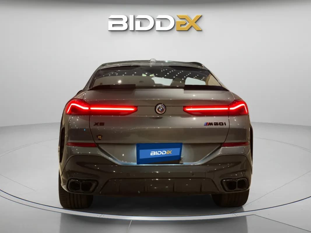 بي ام دبليو X6 2025 كاربون فايبر باكدج رمادي أوتوماتيك — مستعملة