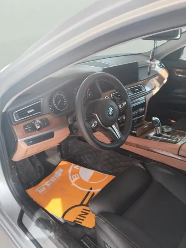 بي ام دبليو 750 LI 2010 في 8 فضي أوتوماتيك — مستعملة