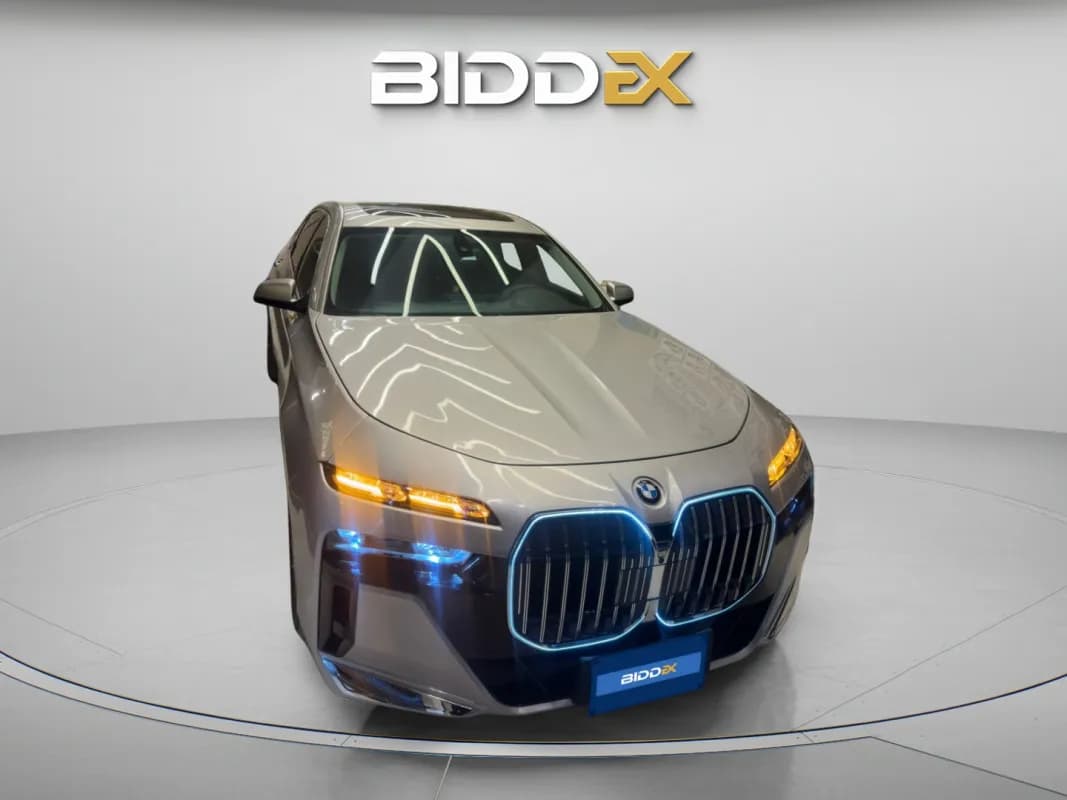 بي ام دبليو 750 LI 2010 في 8 فضي أوتوماتيك — مستعملة