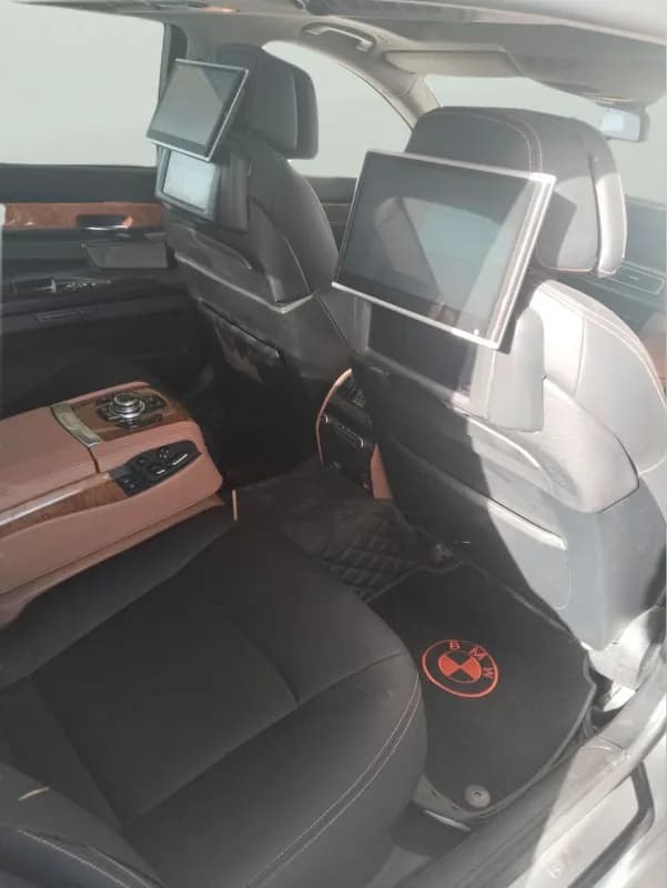 بي ام دبليو 750 LI 2010 في 8 فضي أوتوماتيك — مستعملة