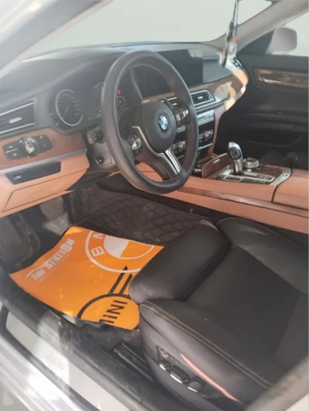 بي ام دبليو 750 LI 2010 في 8 فضي أوتوماتيك — مستعملة