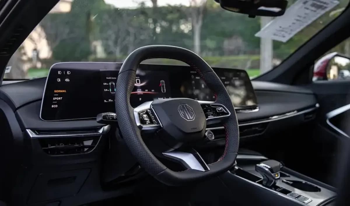 ام جي 7 2026 لاكشري أحمر أوتوماتيك — جديدة