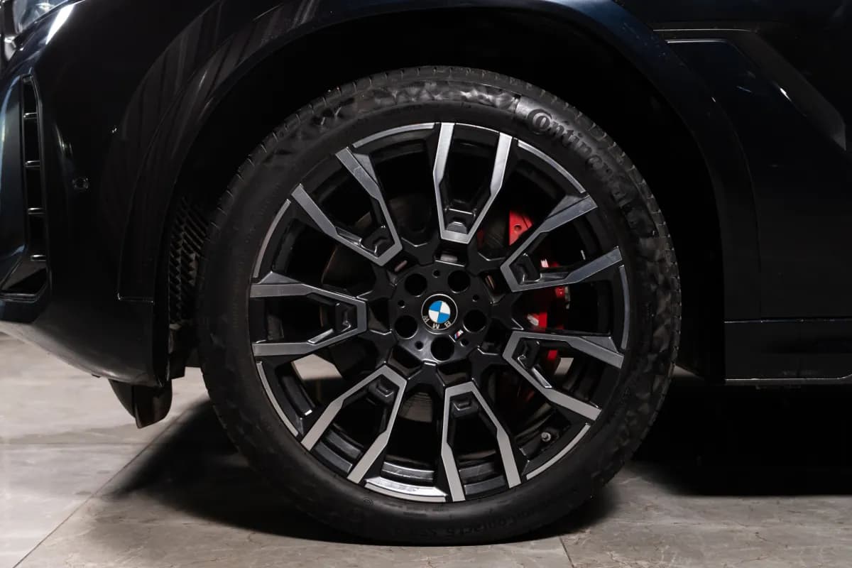 بي ام دبليو X6 2025 ام 40 اي أسود أوتوماتيك — مستعملة