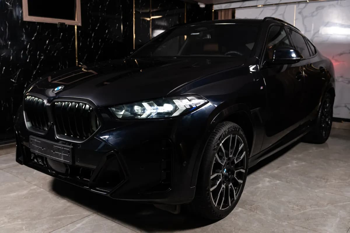 بي ام دبليو X6 2025 ام 40 اي أسود أوتوماتيك — مستعملة