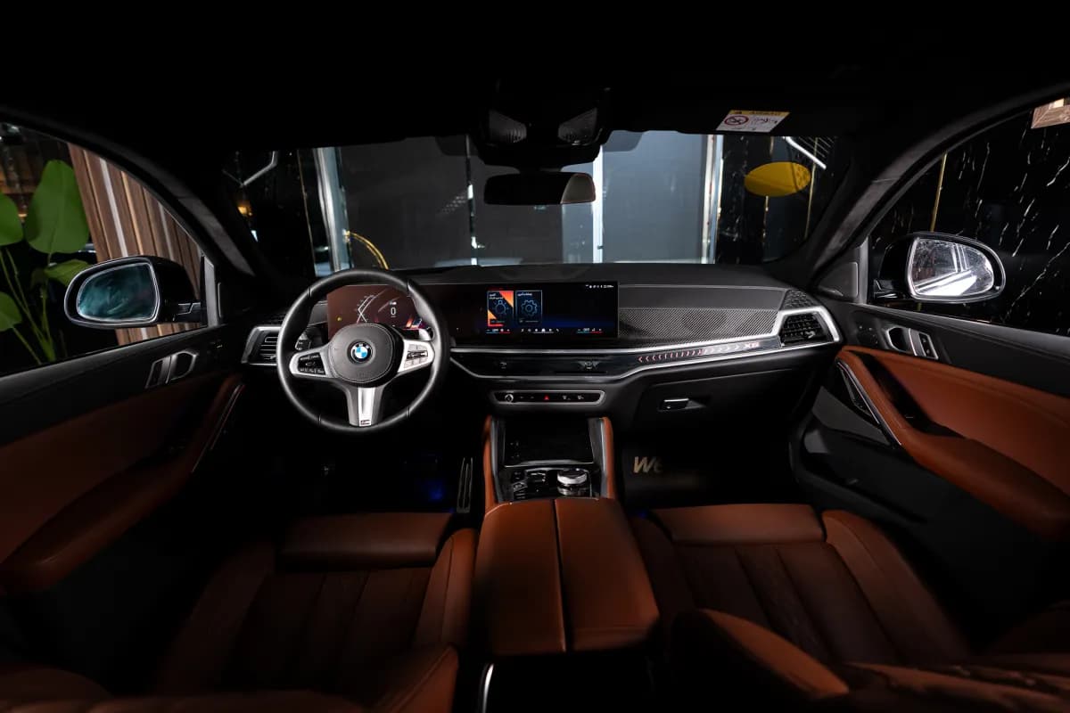بي ام دبليو X6 2025 ام 40 اي أسود أوتوماتيك — مستعملة