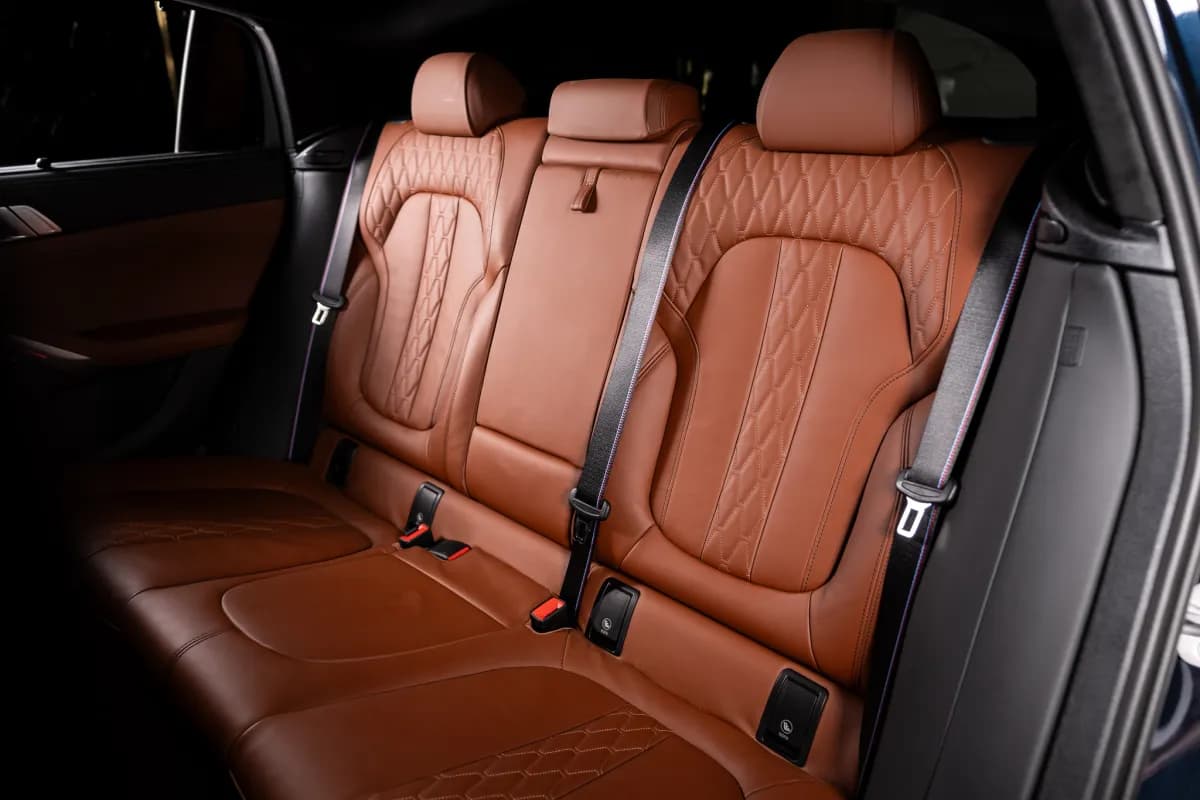 بي ام دبليو X6 2025 ام 40 اي أسود أوتوماتيك — مستعملة