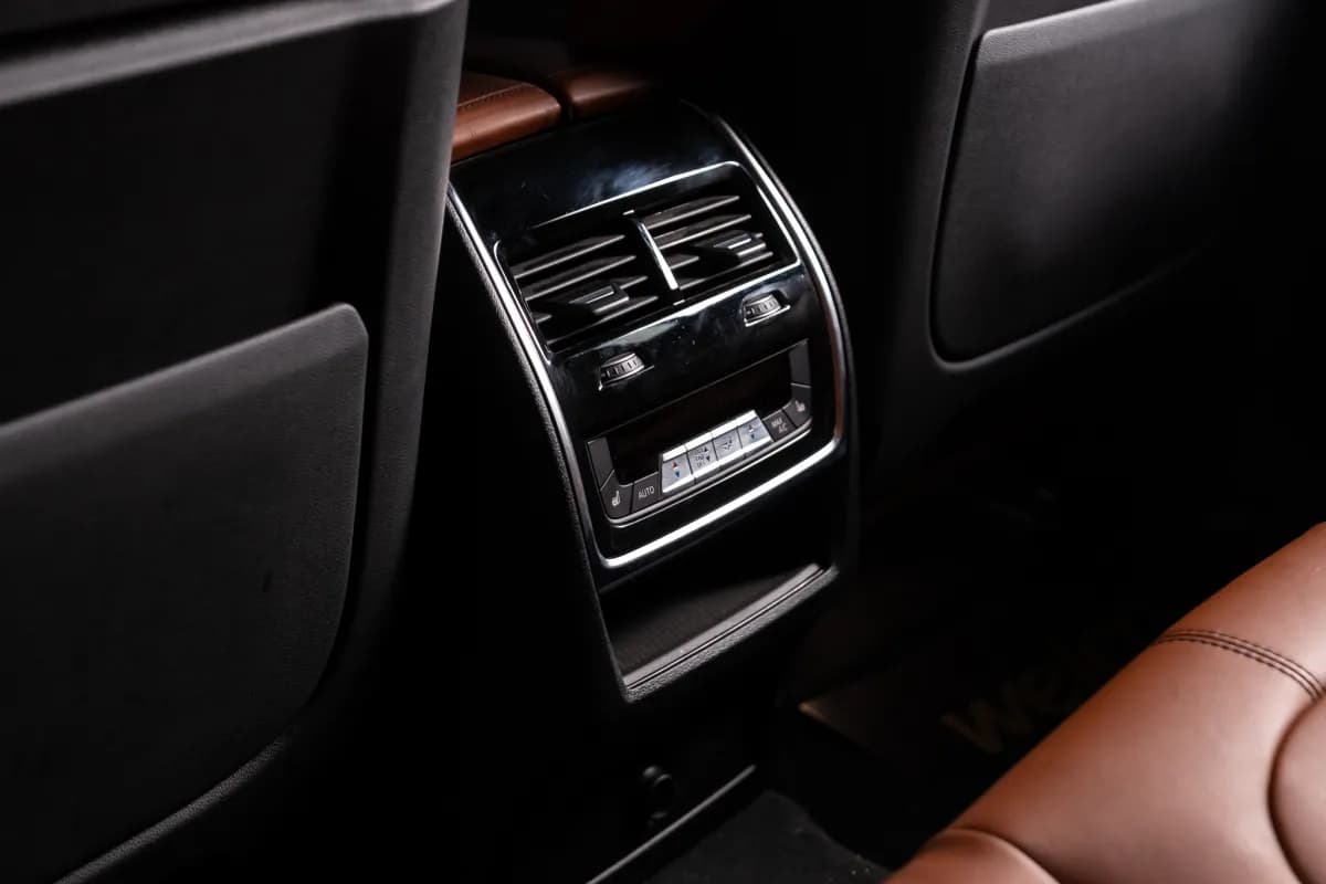 بي ام دبليو X6 2025 ام 40 اي أسود أوتوماتيك — مستعملة