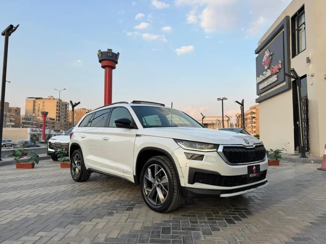 سكودا كودياك 2022 سبورت لاين أبيض أوتوماتيك — مستعملة
