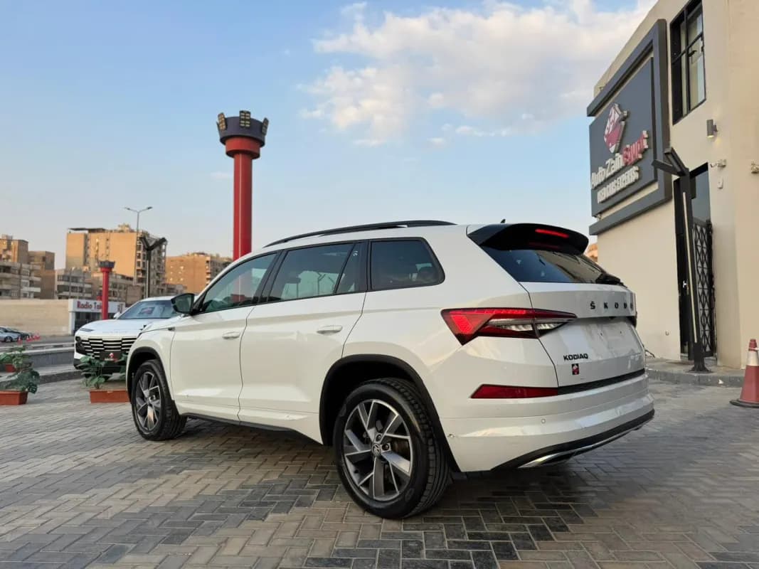 سكودا كودياك 2022 سبورت لاين أبيض أوتوماتيك — مستعملة