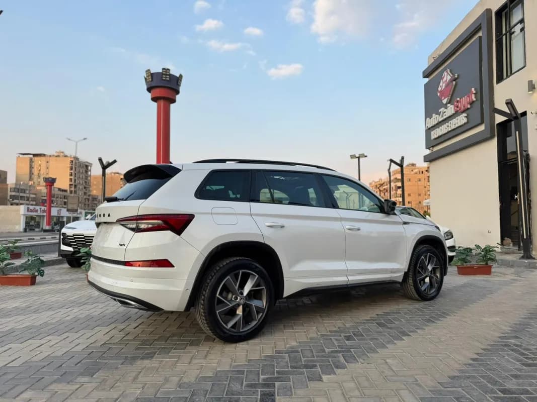 سكودا كودياك 2022 سبورت لاين أبيض أوتوماتيك — مستعملة
