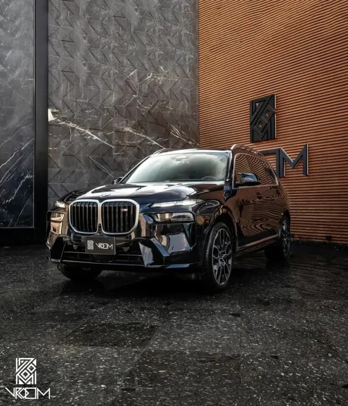 بي ام دبليو X7 2025 ام 60 اي أسود أوتوماتيك — مستعملة