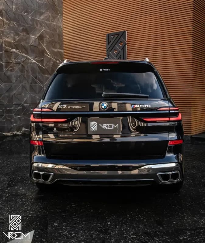 بي ام دبليو X7 2025 ام 60 اي أسود أوتوماتيك — مستعملة