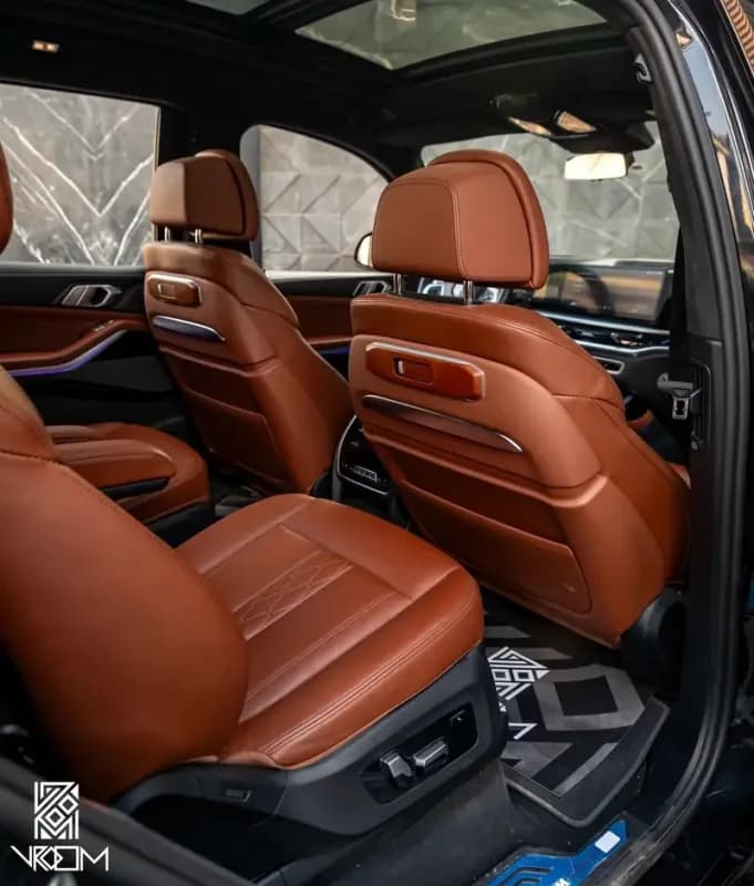 بي ام دبليو X7 2025 ام 60 اي أسود أوتوماتيك — مستعملة