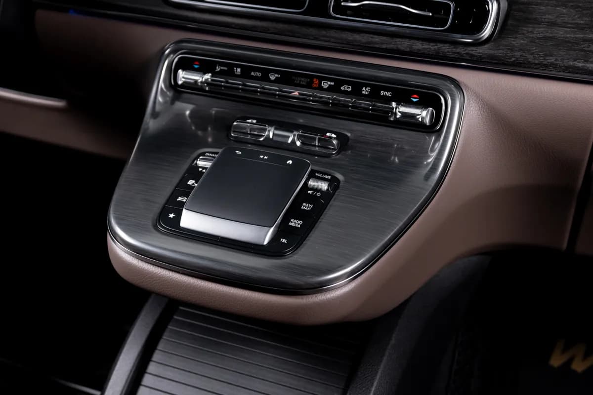 مرسيدس بنز V 300 2026