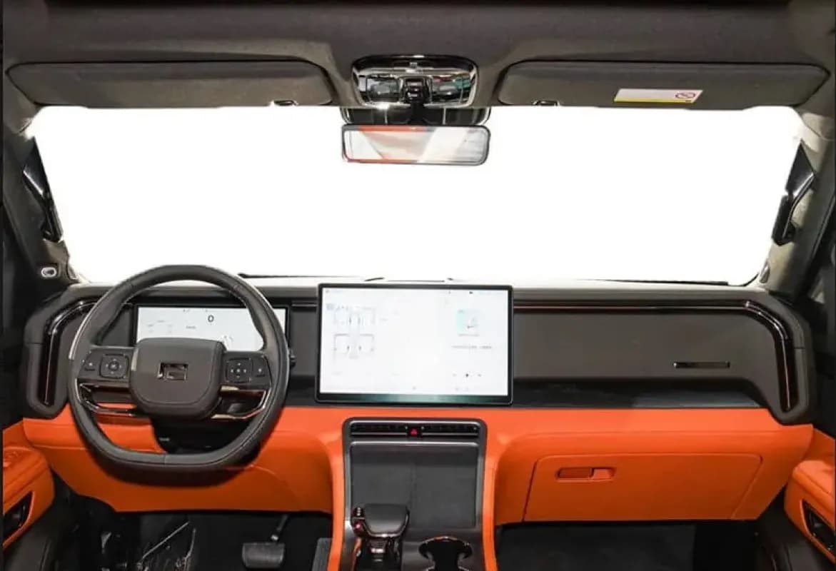 روكس ادمز 2026