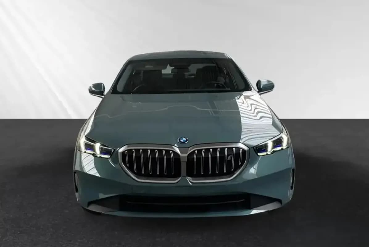 بي ام دبليو اي ٥ 2024