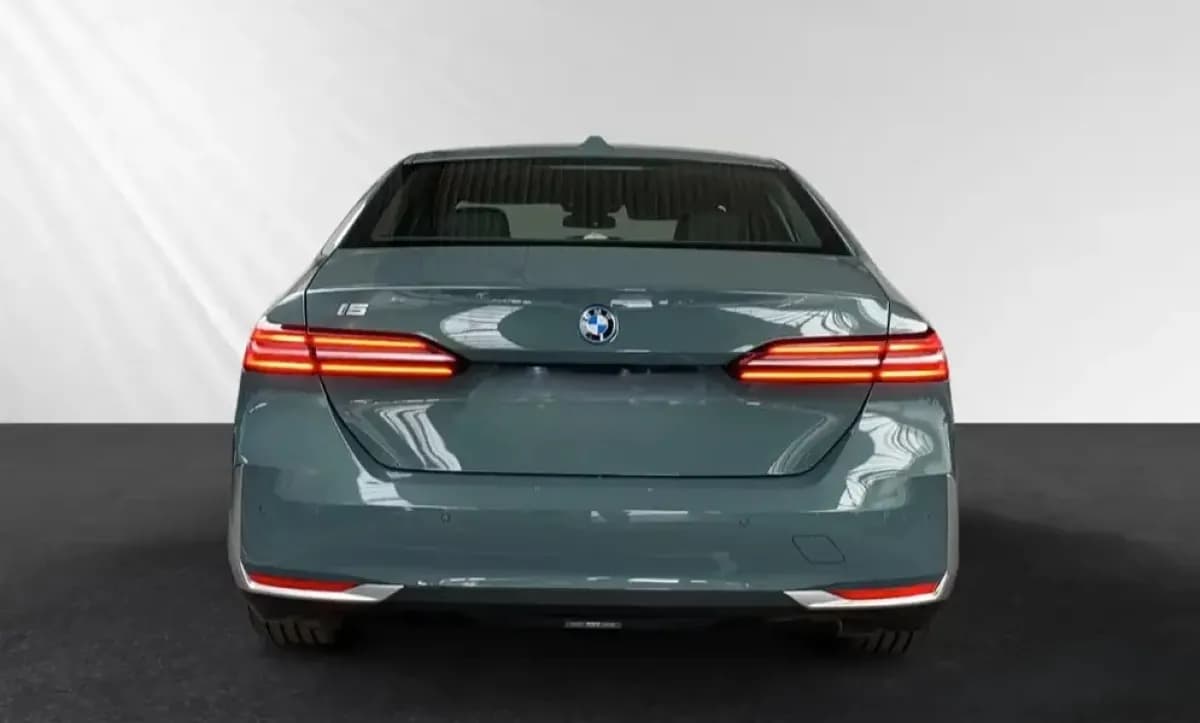 بي ام دبليو اي ٥ 2024