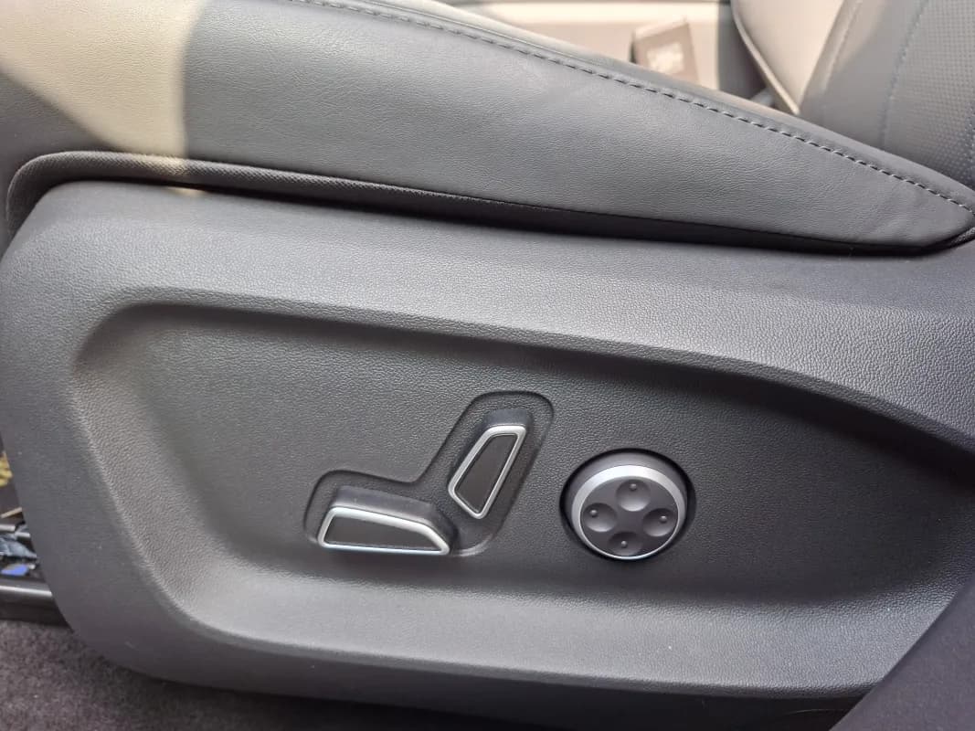 ديبال جي 138 2024 بريميم أزرق الداكن أوتوماتيك — جديدة