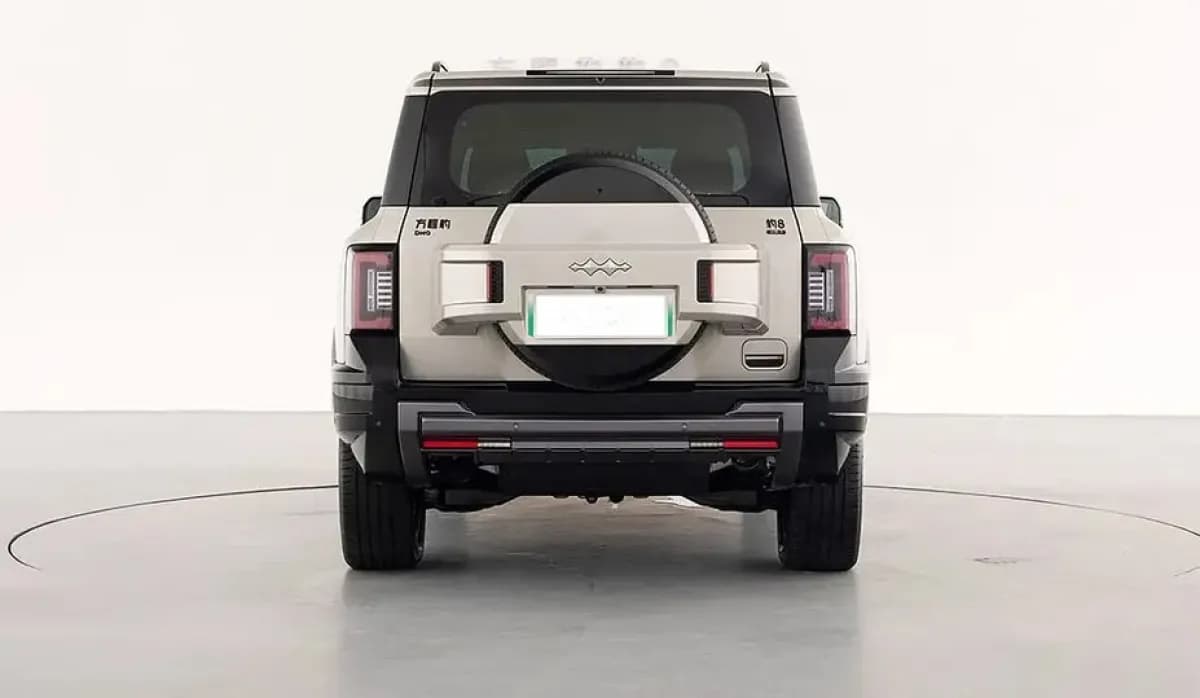 بي واي دي ليوبارد ٨ 2026